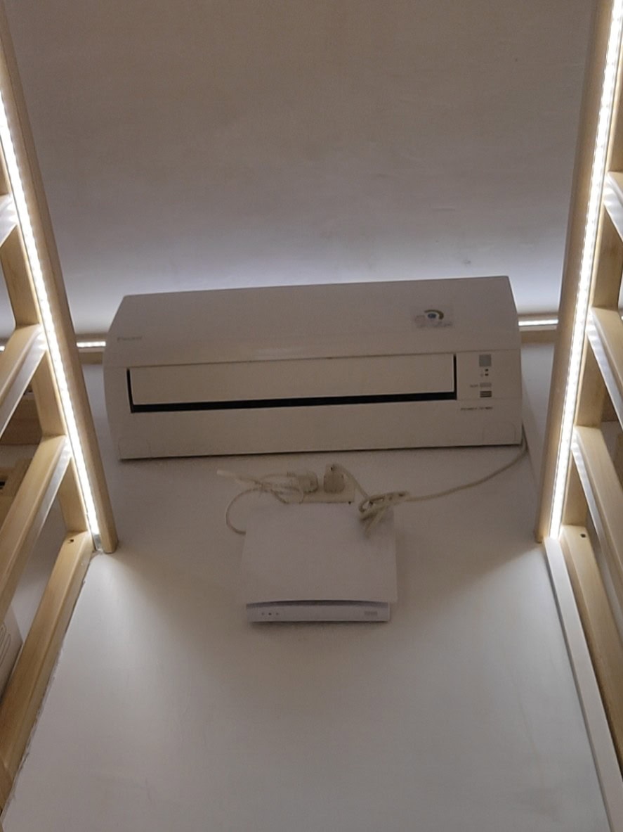 Kcvents VT501 ventilator customer review showing wall installation and power setup.